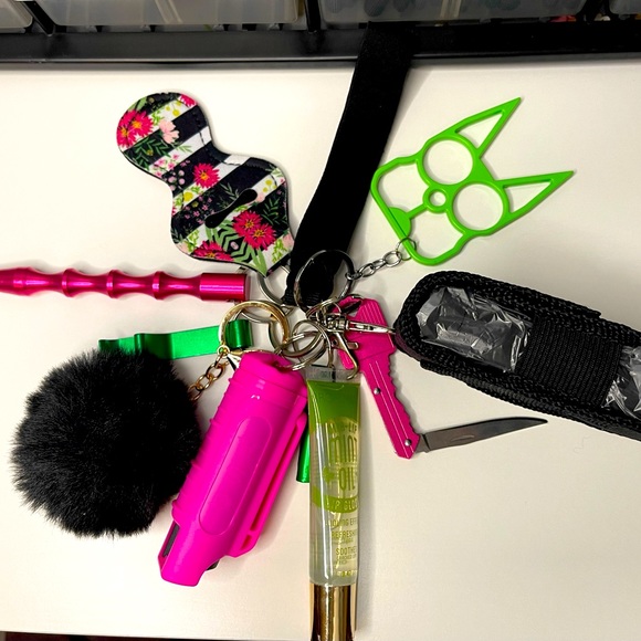 Saftey keychain set black and pink flowers. - Picture 2 of 4